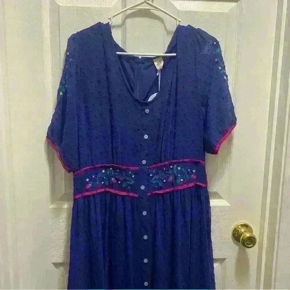 NWT Wildflowers Feliz Navidad Dress - Picture 4 of 10